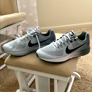 Nike Zoom Structure Gray sneaker Size 10.5. Unworn